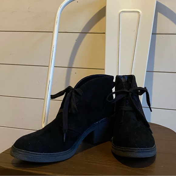 Universal Thread Target Block Heel Tie Booties - Picture 3 of 6